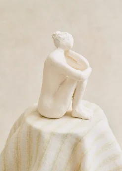 Sculpture Guénolée Courcoux - Femme Dans Ses Pensées Petit Modèle