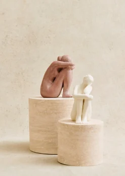 Sculpture Guénolée Courcoux - Femme Dans Ses Pensées Petit Modèle